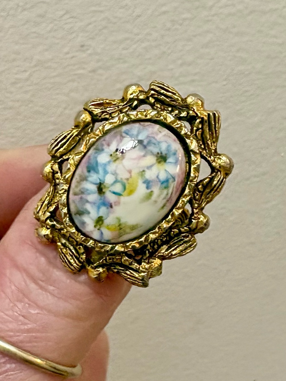 Vintage 1960s Victorian Revival Porcelain Floral Adjustable Statement Ring